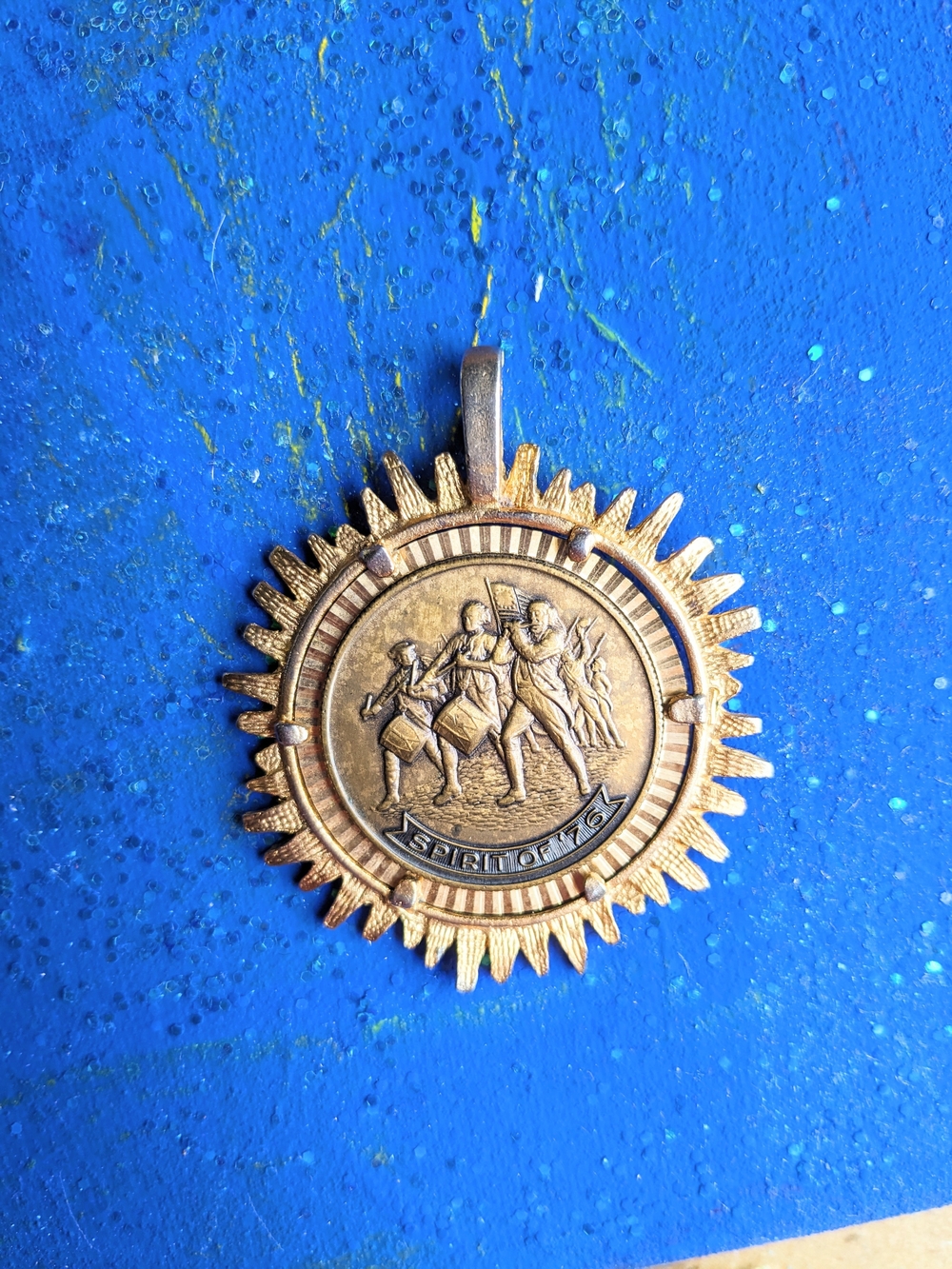 Vintage Gold Tone 'Spirit of 76' Bicentennial Pendant